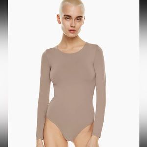 *GREY* aritzia babaton contour crew neck bodysuit (not the color on the model)